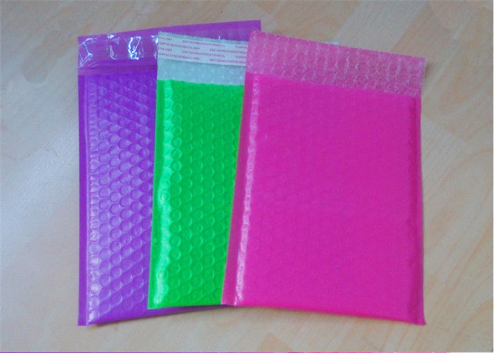 Les enveloppes matelassées colorées de bulle, poly bulle enveloppe la coutume imprimée fournisseur
